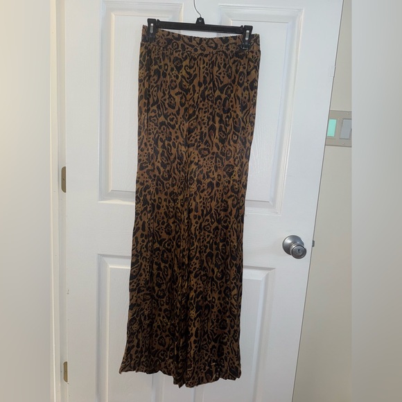 H&M Leopard Print Blouse and Pant Set - Picture 4 of 6
